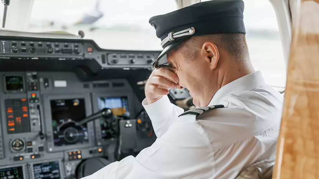 Can Airline Pilots Wear Glasses